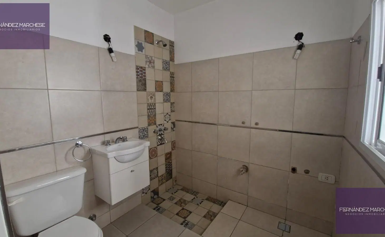 Casa céntrica en alquiler Francia esquina Ituzaingo 8