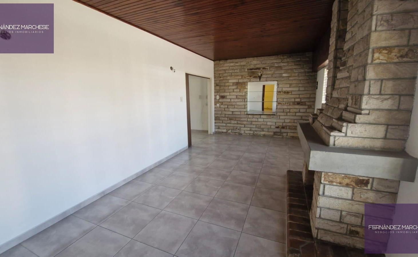 Foto de Casa céntrica en alquiler Francia esquina Ituzaingo, imagen 2