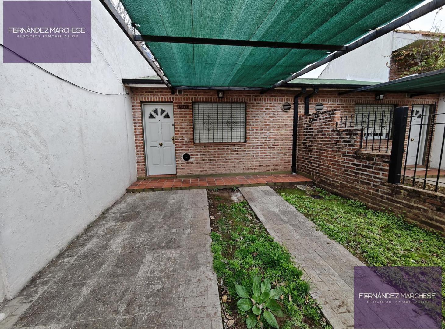 Foto de Departamento con cochera y patio en alquiler, imagen 1