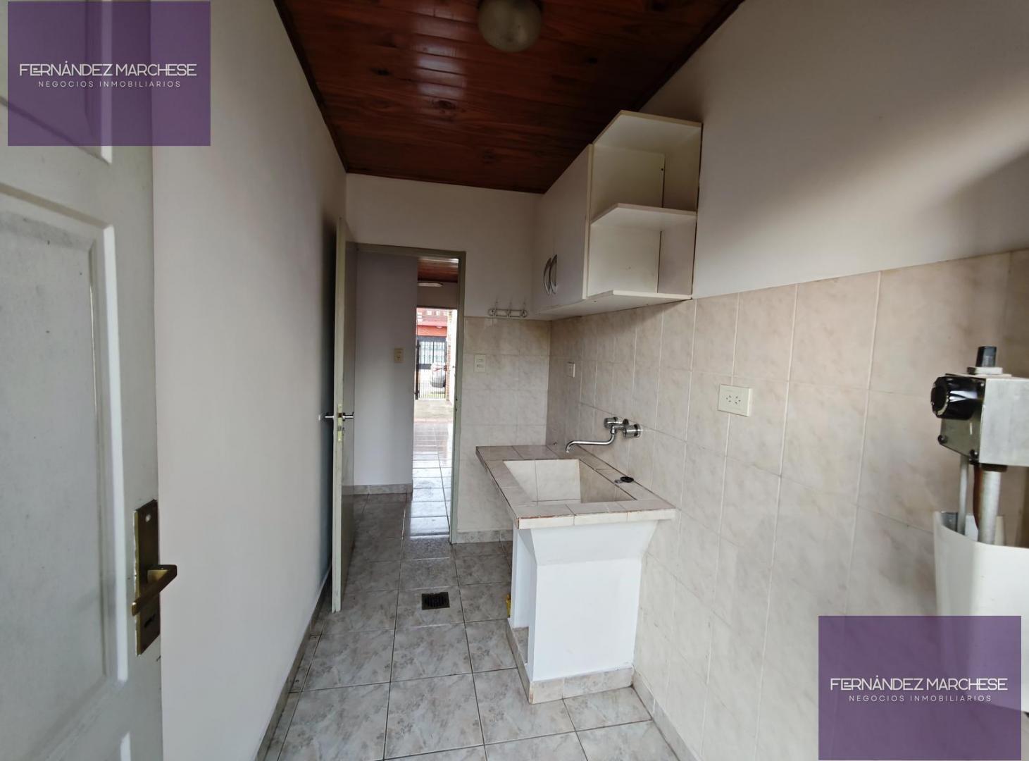 Foto de Departamento con cochera y patio en alquiler, imagen 3
