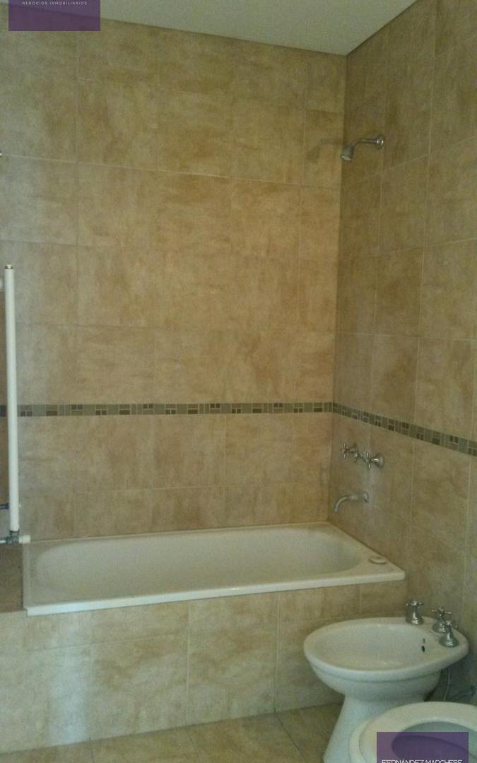 Foto de Amplio departamento en alquiler en B° Sarmiento, imagen 1