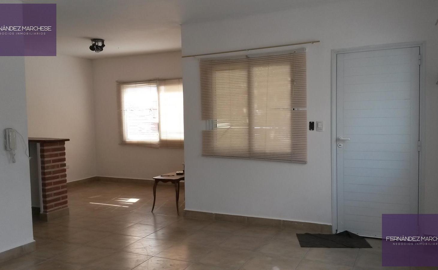 Foto de Amplio departamento en alquiler en B° Sarmiento, imagen 2