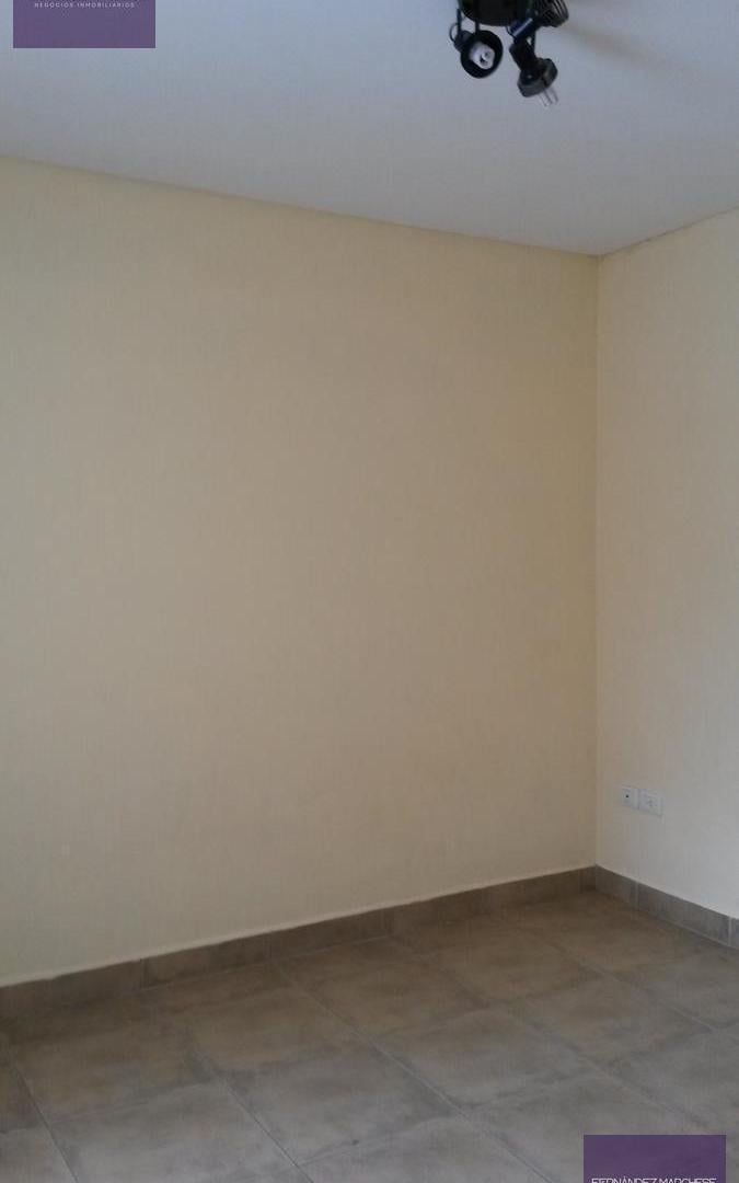 Foto de Amplio departamento en alquiler en B° Sarmiento, imagen 3