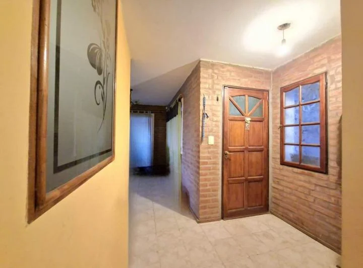 VENTA CASA 3 DORM COCHERA Y PILETA MENDIOLAZA 5