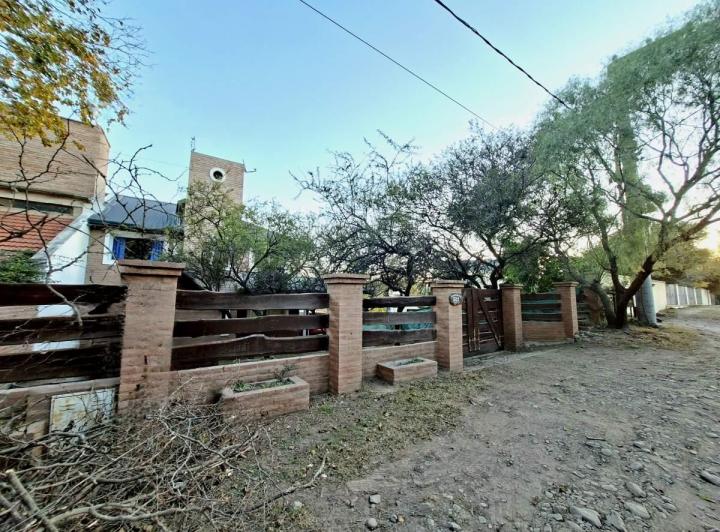 VENTA CASA 3 DORM COCHERA Y PILETA MENDIOLAZA 4