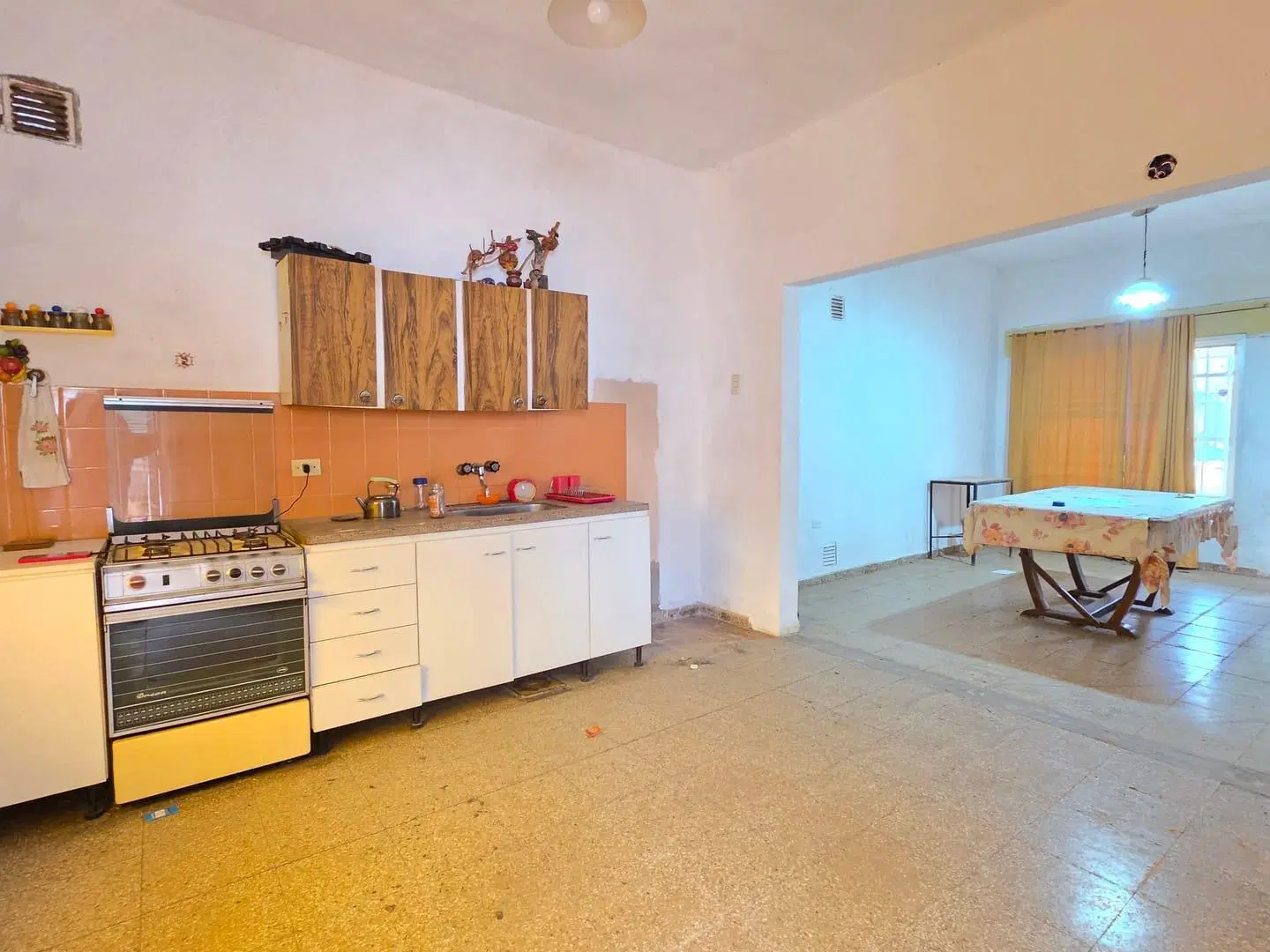 Venta casa a reciclar 2 dormitorio mas habitación en el fondo B° San Roque 4