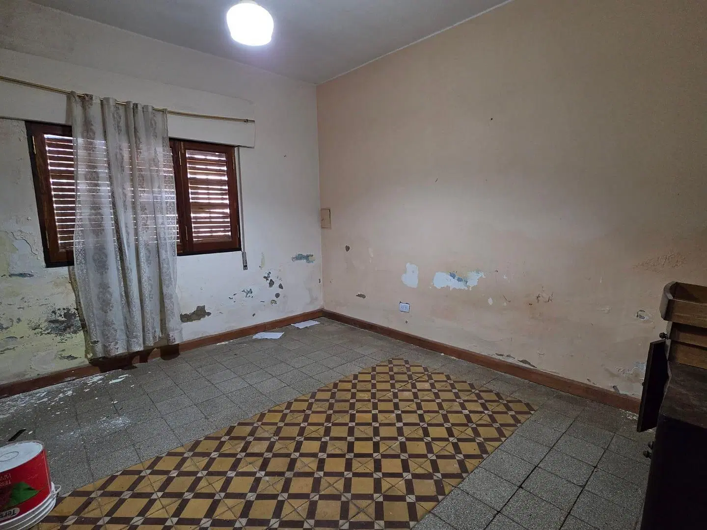 Venta casa a reciclar 2 dormitorio mas habitación en el fondo B° San Roque 2