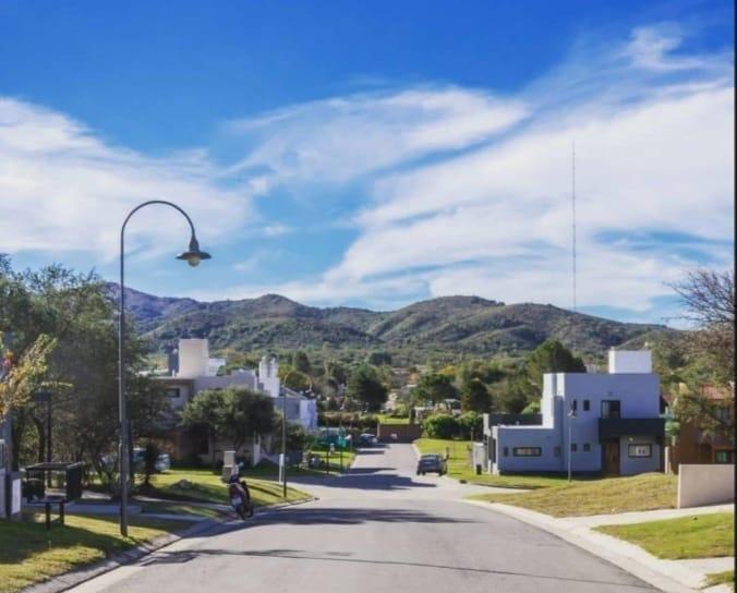 Foto de LOTE ESQUINA EN VENTA B. PRIVADO LAS CAÑITAS/MALAGUEÑO/ESCRITURA, imagen 1