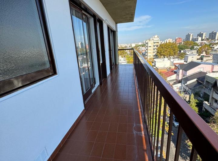 Se alquila impecable 2 amb en el corazón de Villa del parque 2