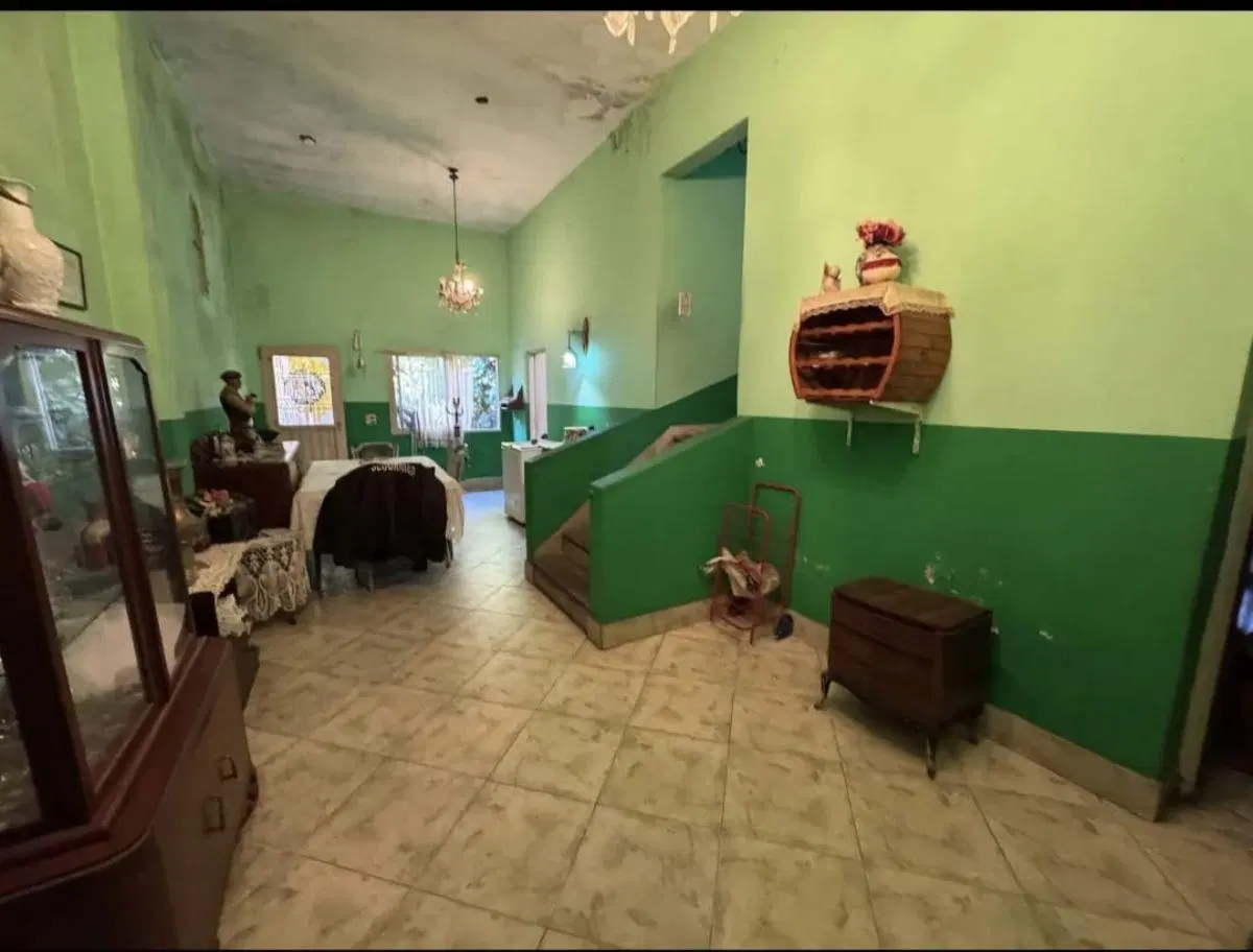 EXCELENTE OPORTUNIDAD - GRAN CASA (JARDÍN, GARAGE) ENORME POTENCIAL PARA RESTAURAR o DESAR. INMOB. 1