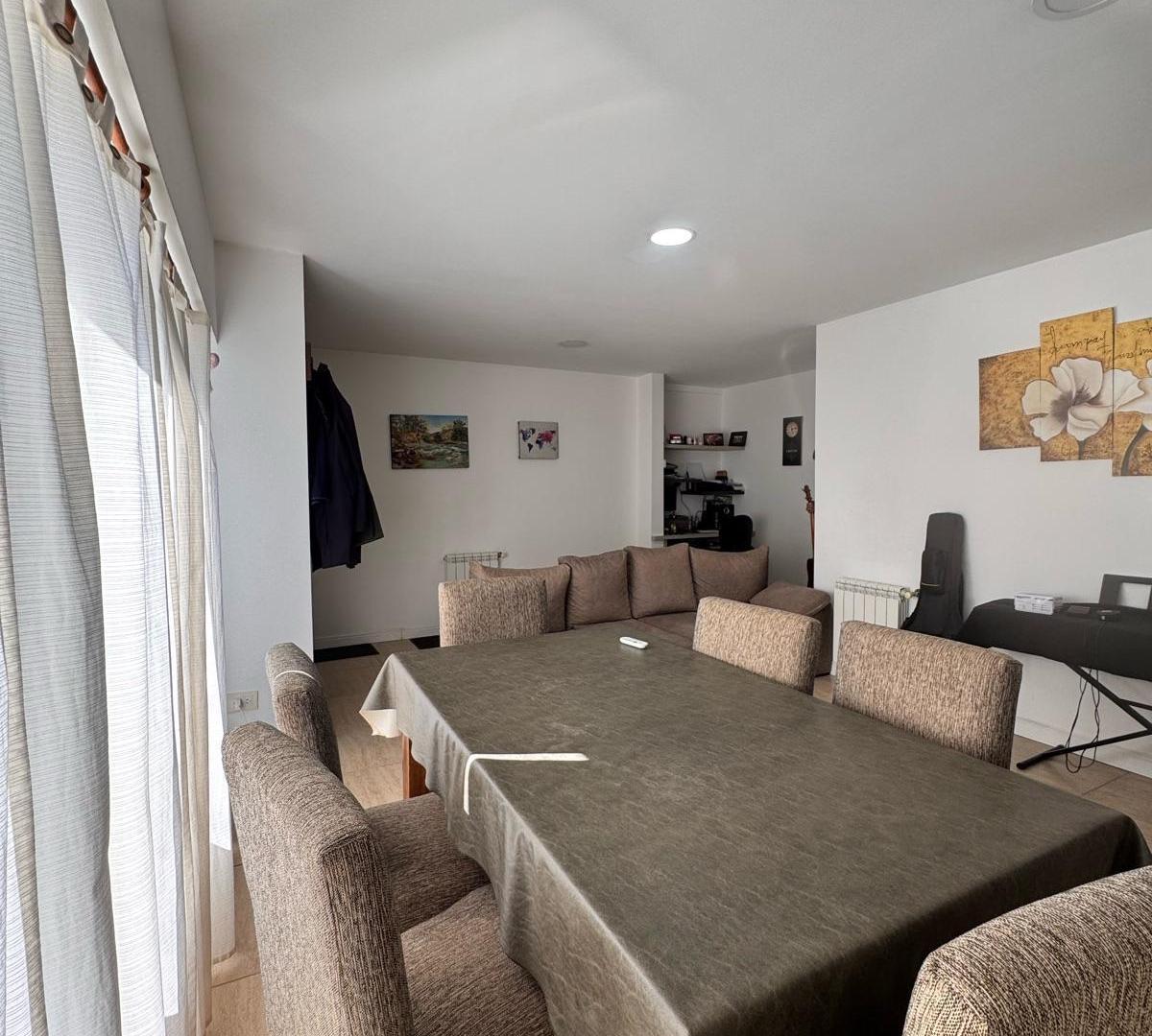 Casa 4 ambientes con quincho y pileta climatizada