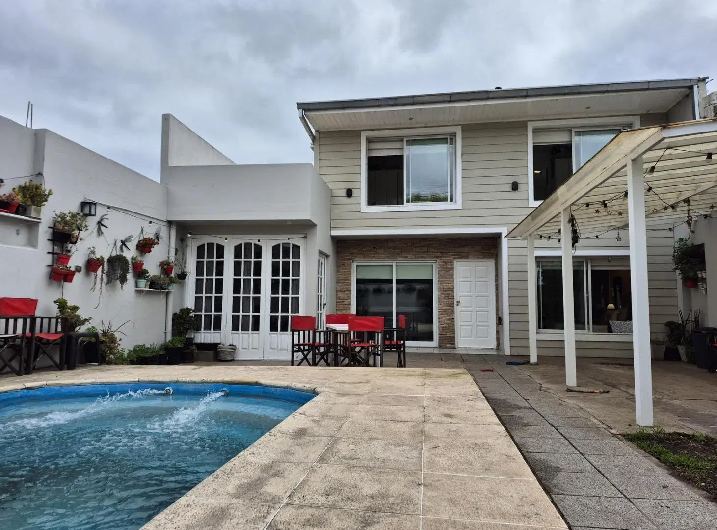 Diseño y comodidad - Casa 4 ambientes con piscina y quincho 4