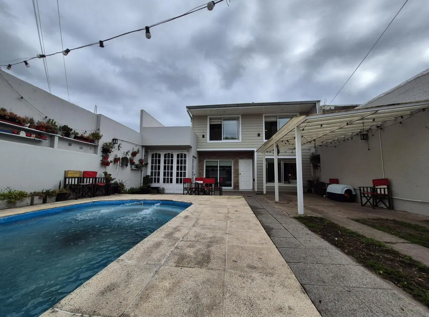 Diseño y comodidad - Casa 4 ambientes con piscina y quincho 1