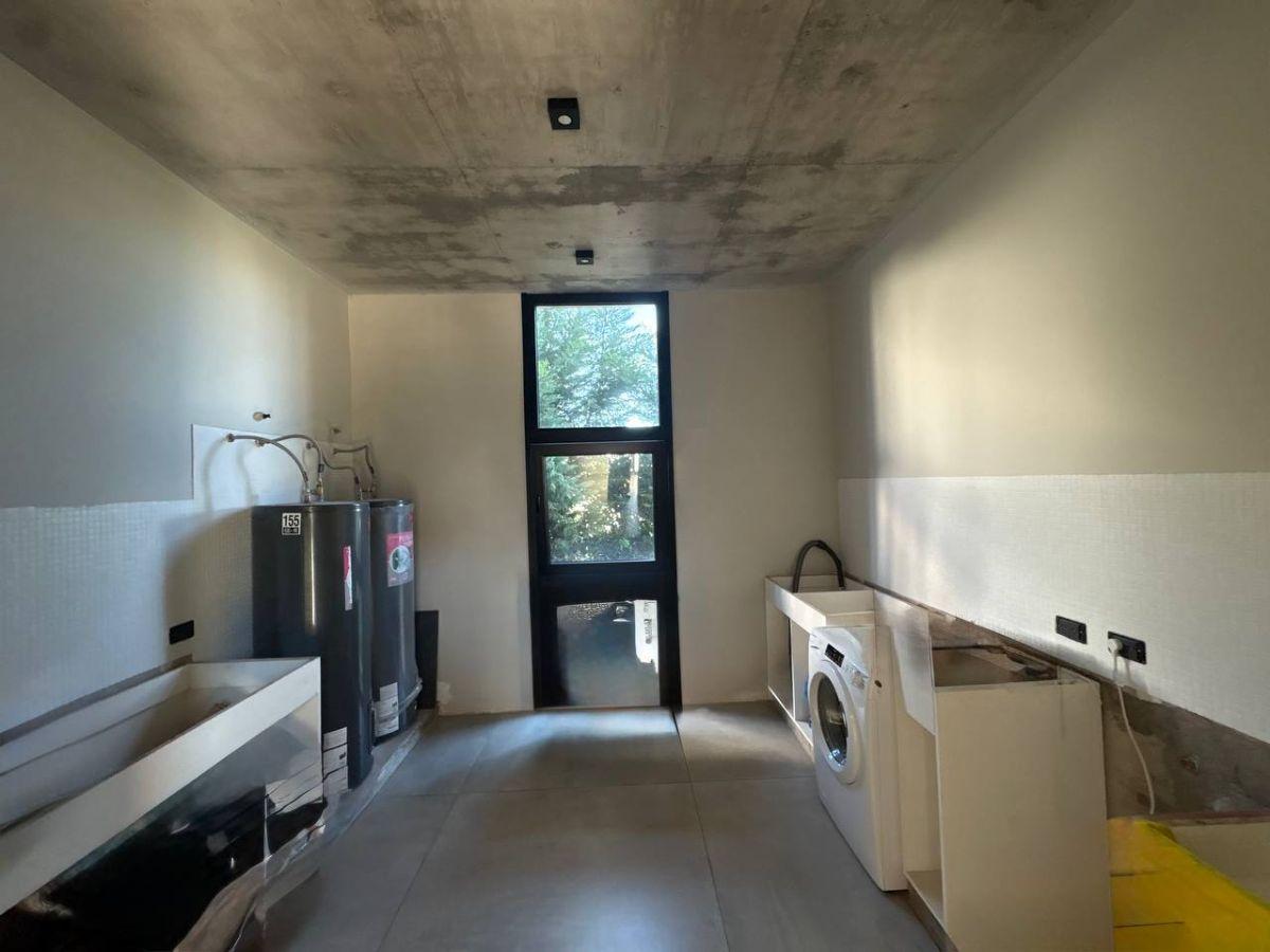 Foto de Casa En Alquiler C/ Hormigon A La Vista - 6 Ambientes- Barrio Terralagos Fondo A La Laguna, imagen 3