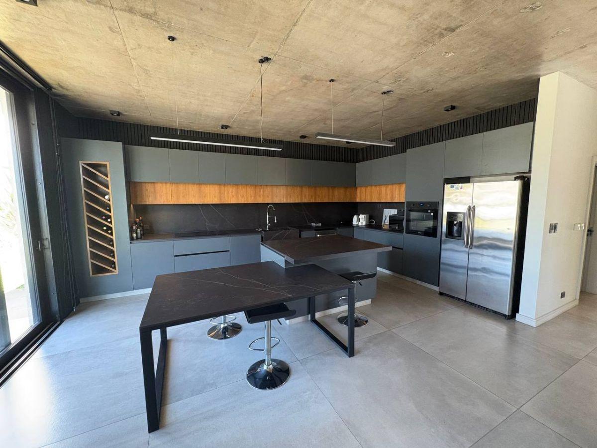 Foto de Casa En Alquiler C/ Hormigon A La Vista - 6 Ambientes- Barrio Terralagos Fondo A La Laguna, imagen 4