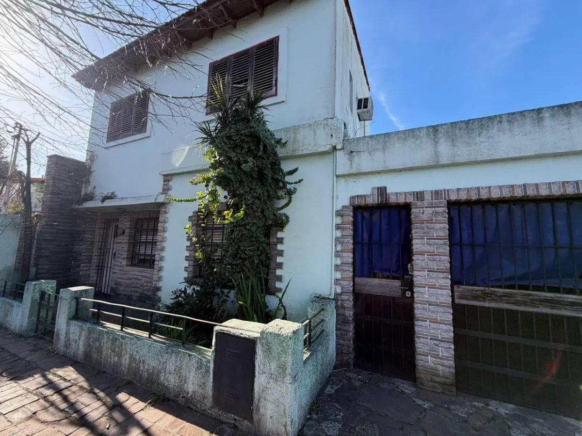 CASA EN ALQUILER EN LOMAS DE ZAMORA- ESPACIOSA - 5 AMBIENTES 1