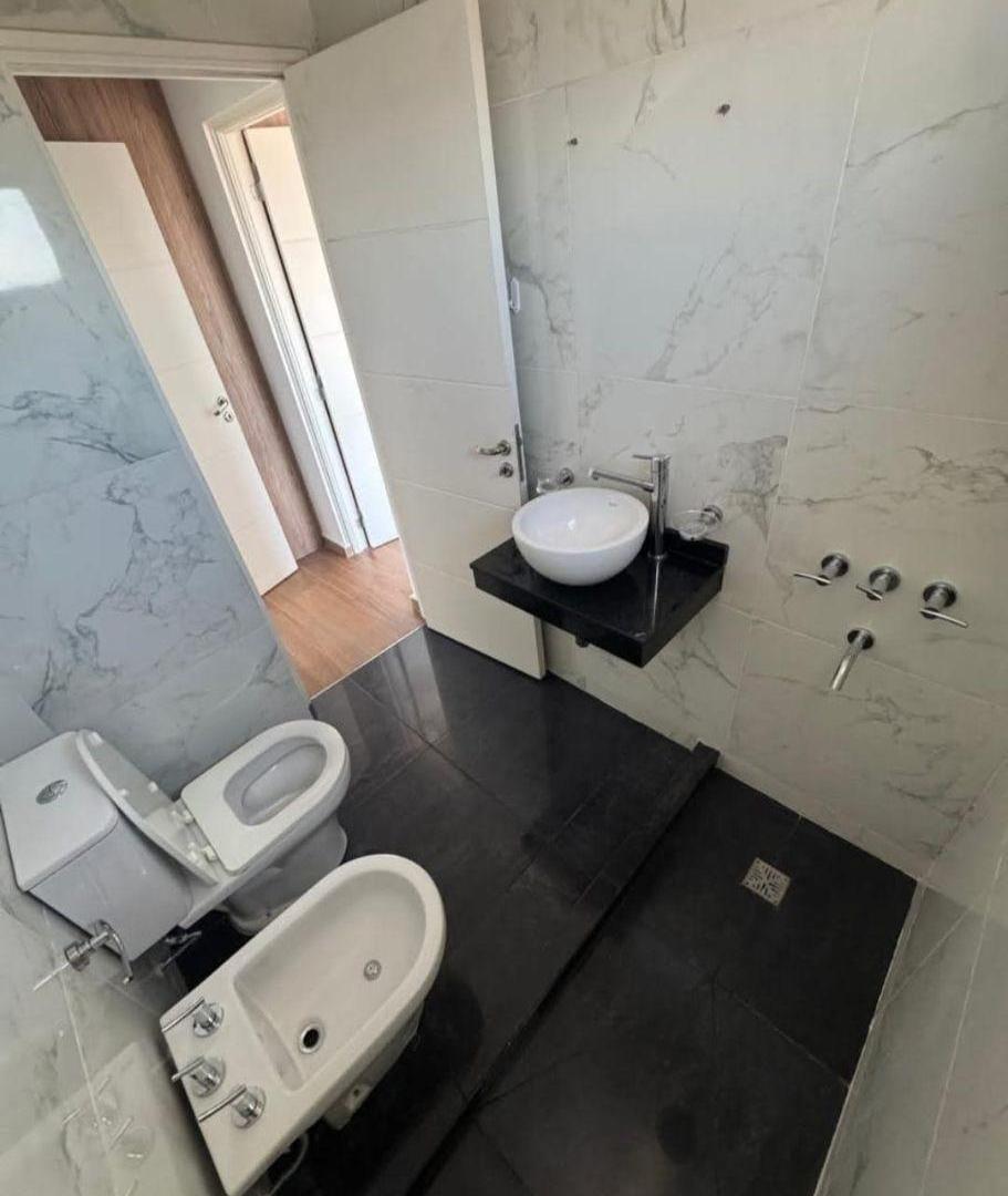 Foto de Departamento 1 Dormitorio, con Balcón a la plaza y Amenities | Alberdi, imagen 2