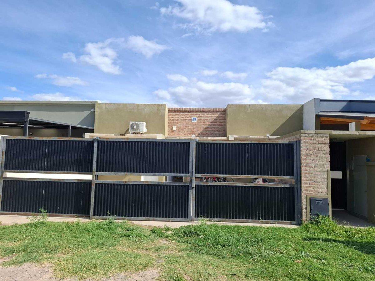 Venta de Complejo de 3 Departamentos de 1 dorm.