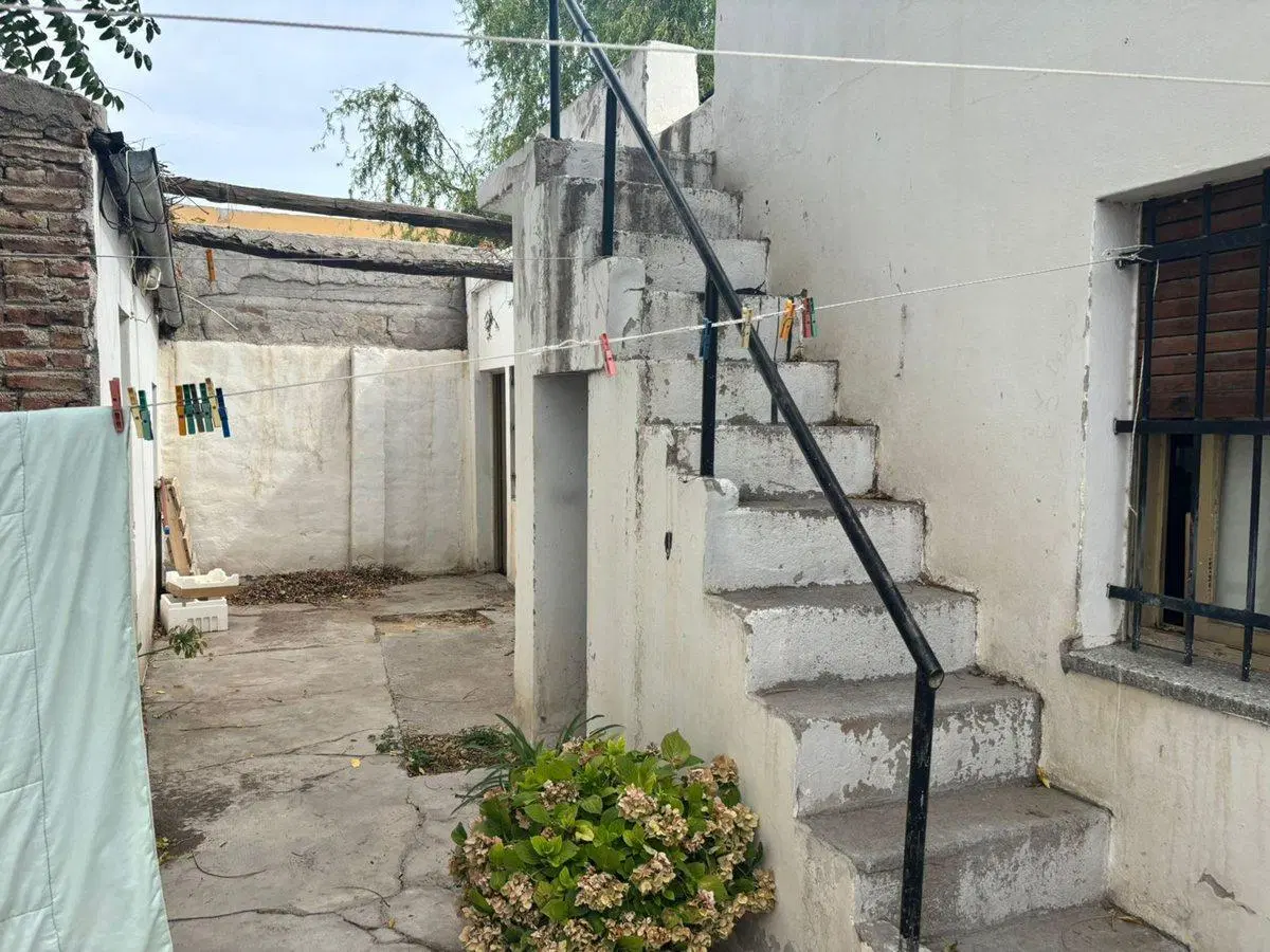 CASA 3 DORMITORIOS-COCHERA 4