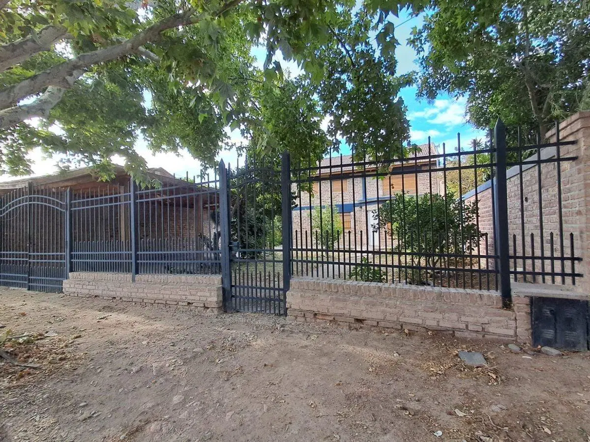 VENTA DE CASA  EXCELENTE UBICACIÓN 4