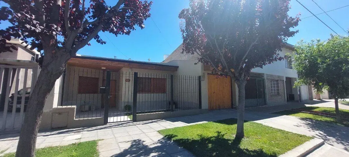 Venta Exclusiva Casa Centro General Roca 4