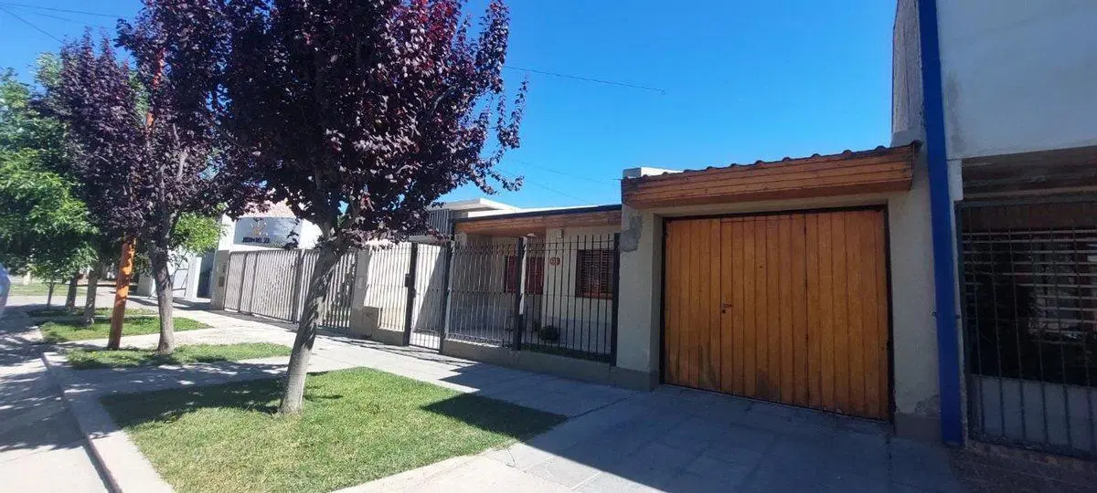 Venta Exclusiva Casa Centro General Roca 3