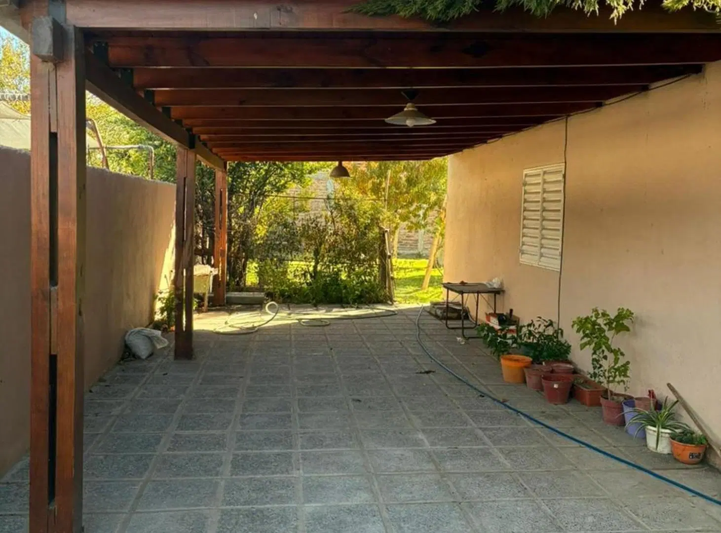 ALQUILER DE CASA DE 4 DORMITORIOS EN CERVANTES 5