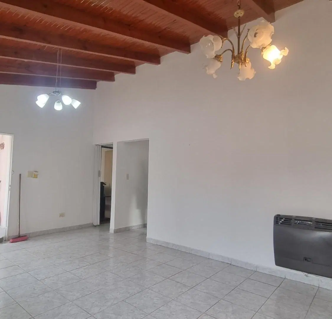ALQUILER DE CASA DE 4 DORMITORIOS EN CERVANTES 2