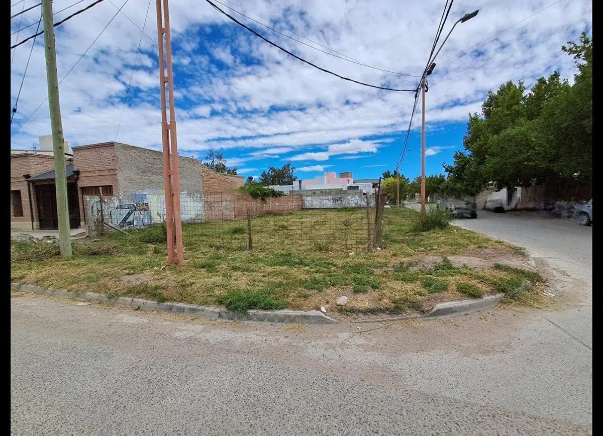 VENTA LOTE ESQUINA EXCELENTE UBICACIÓN 2