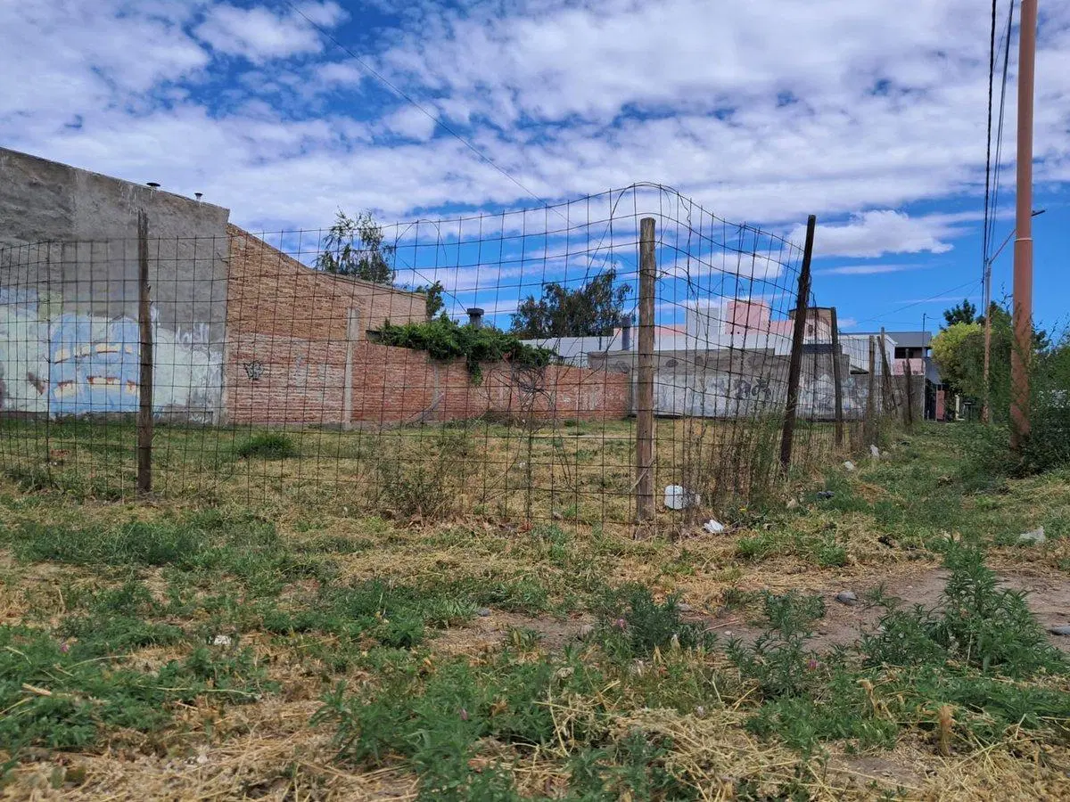 VENTA LOTE ESQUINA EXCELENTE UBICACIÓN 8