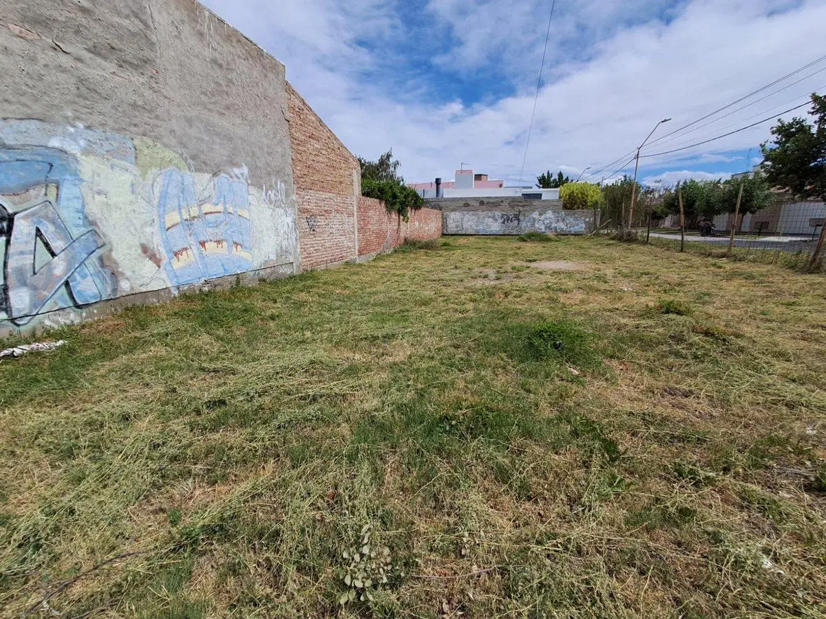 VENTA LOTE ESQUINA EXCELENTE UBICACIÓN 5