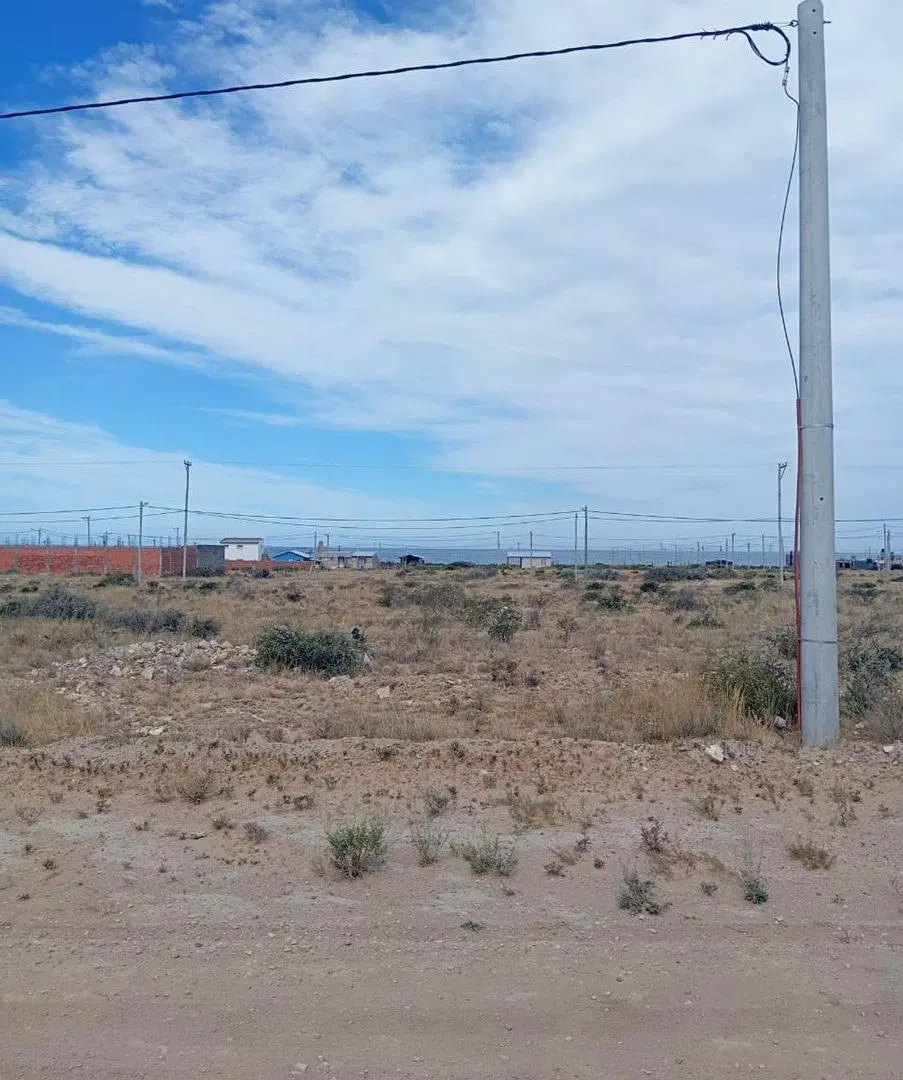 VENTA DE LOTE EN URBANIZACIÓN COSTA DORADA 5