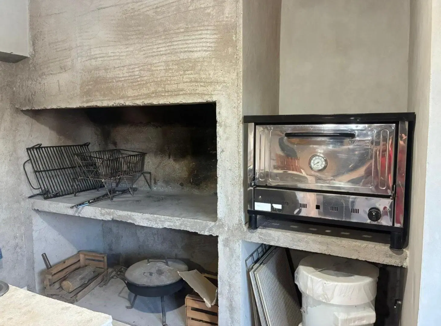 CASA EN VENTA CON QUINCHO Y PILETA EN VILLA REGINA 5
