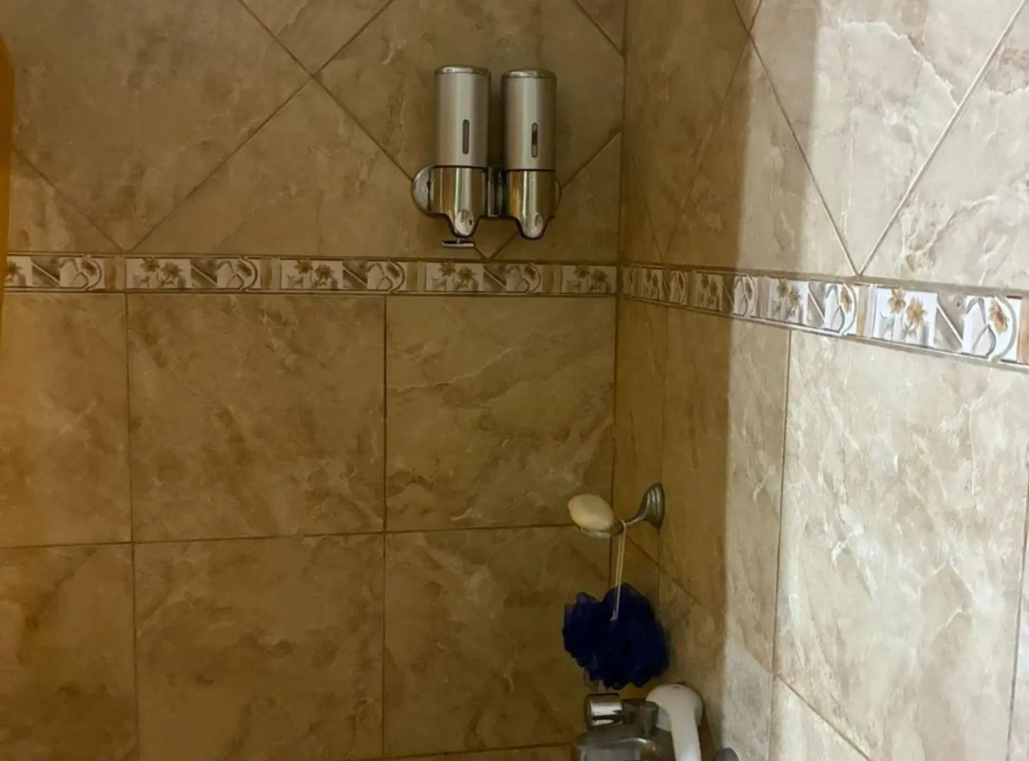 CASA EN VENTA CON QUINCHO Y PILETA EN VILLA REGINA 3