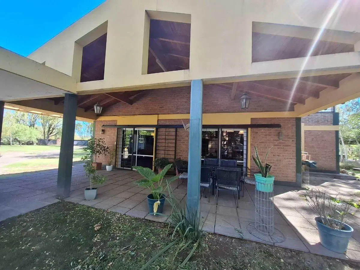 Venta Casa Quinta en General Roca Apta Crédito 3