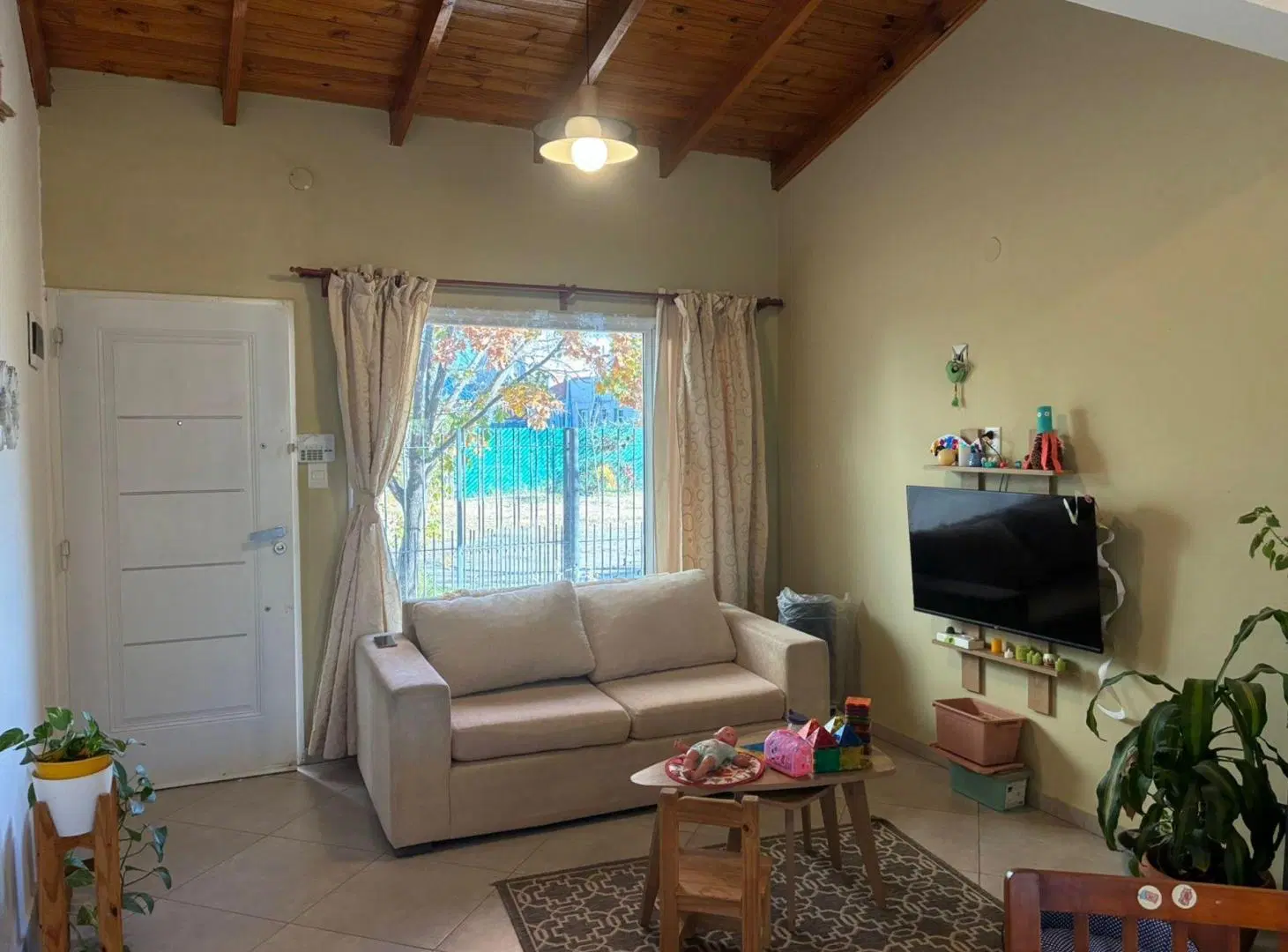 CASA EN VENTA  EN BARRIO ALIAGA EN GENERAL ROCA 3