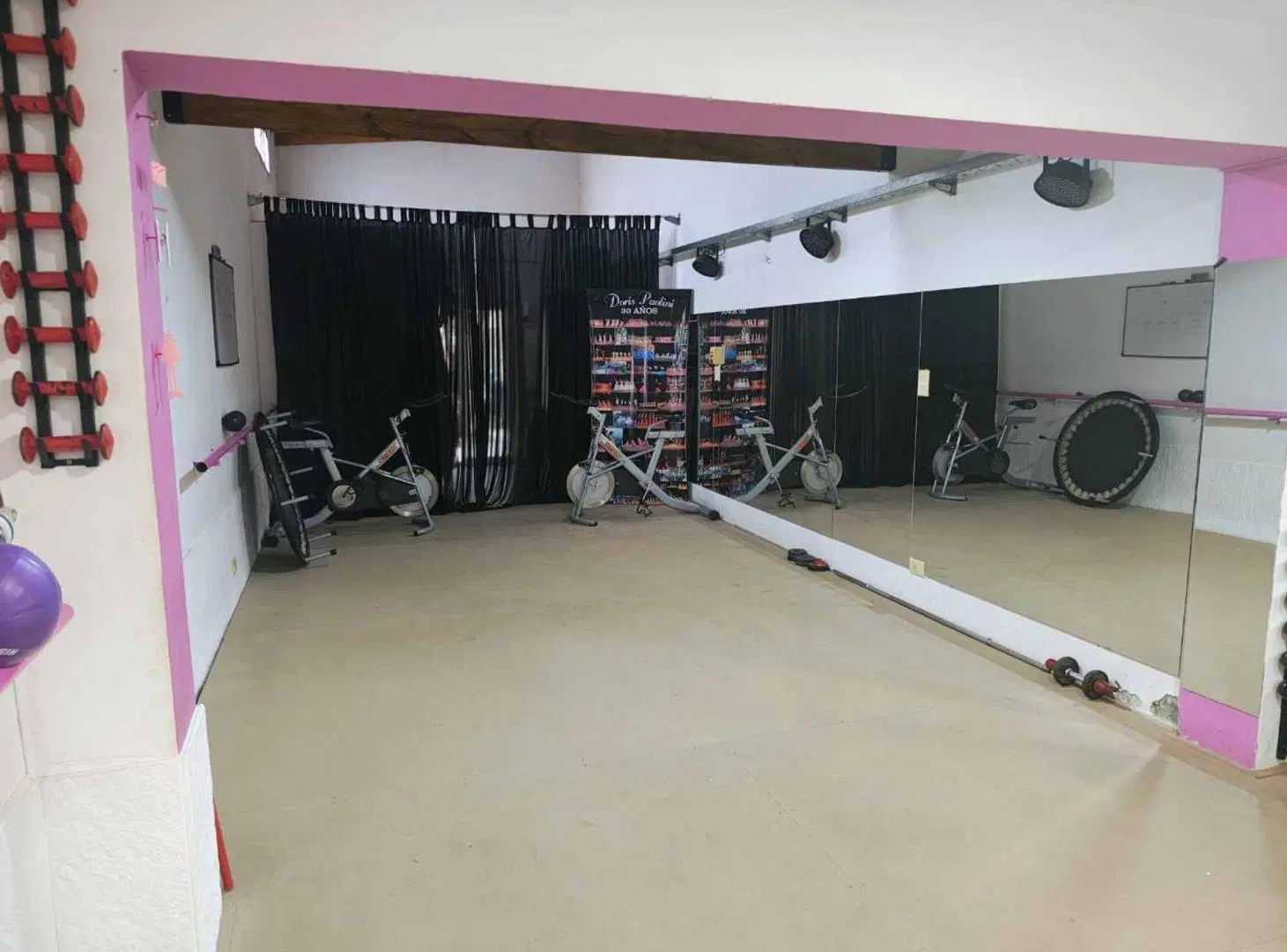SALON EN ALQUILER EN GENERAL ROCA 2