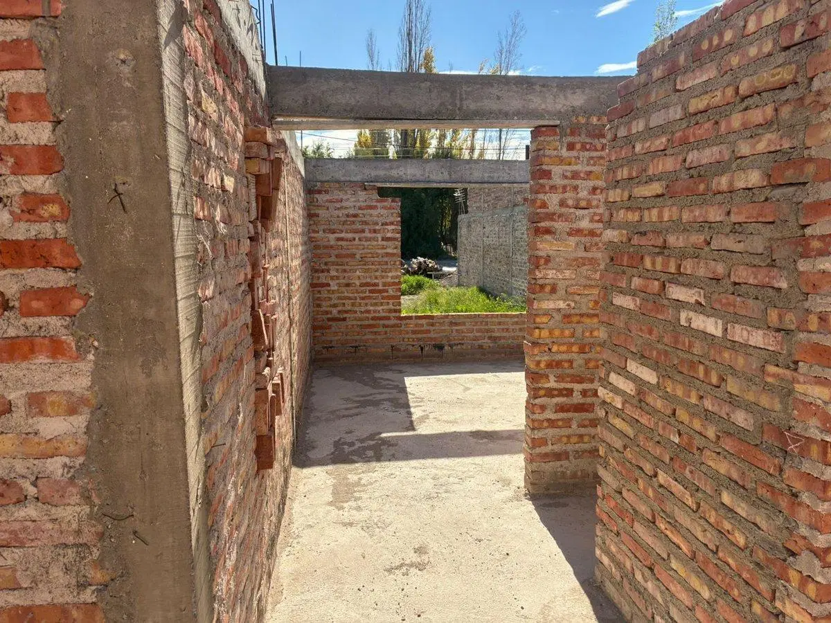 TERRENO CON ADELANTO DE OBRA B° ALMAS AZULES 8