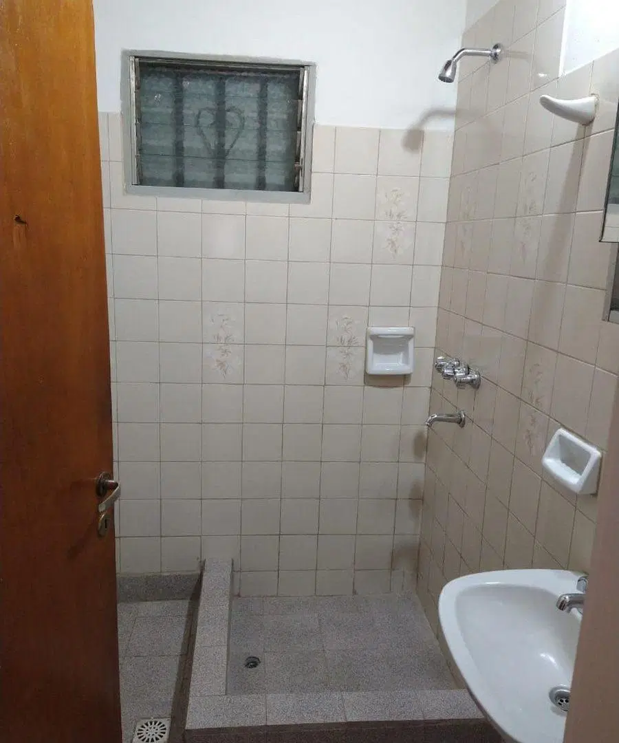 VENTA DE GALPON + UNA OFICINA 5