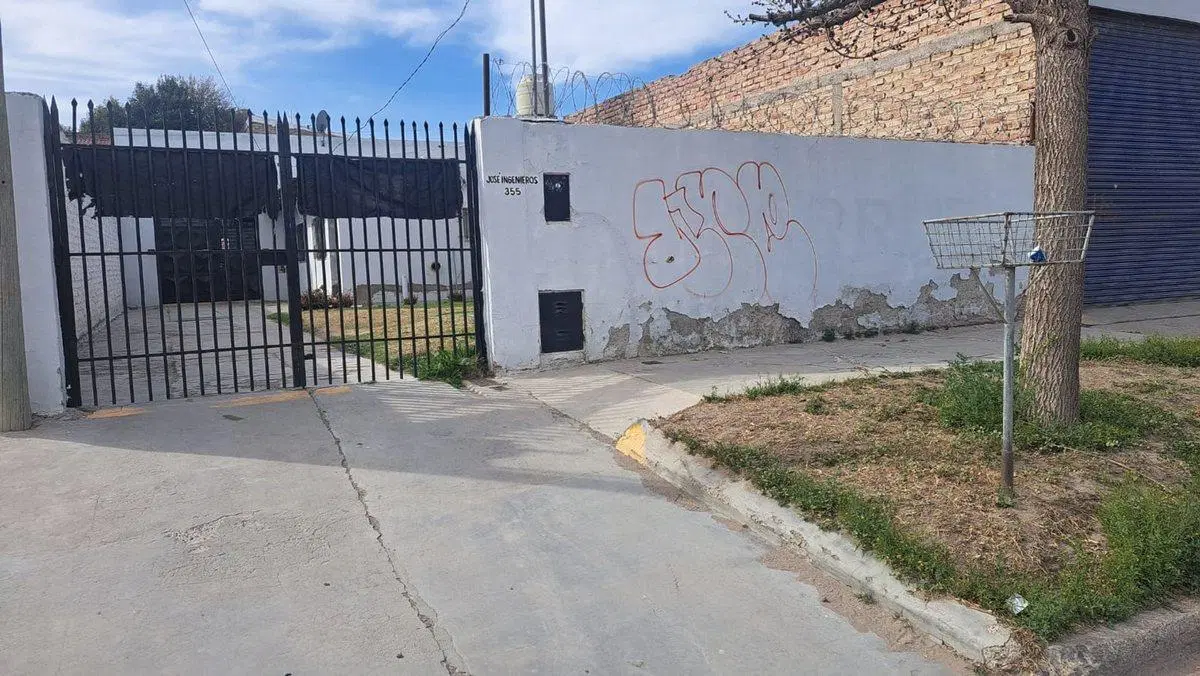 VENTA DE GALPON + UNA OFICINA 4