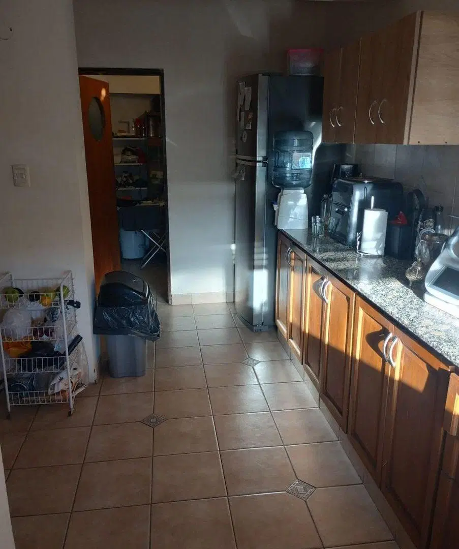 CASA EN VENTA General Roca 4