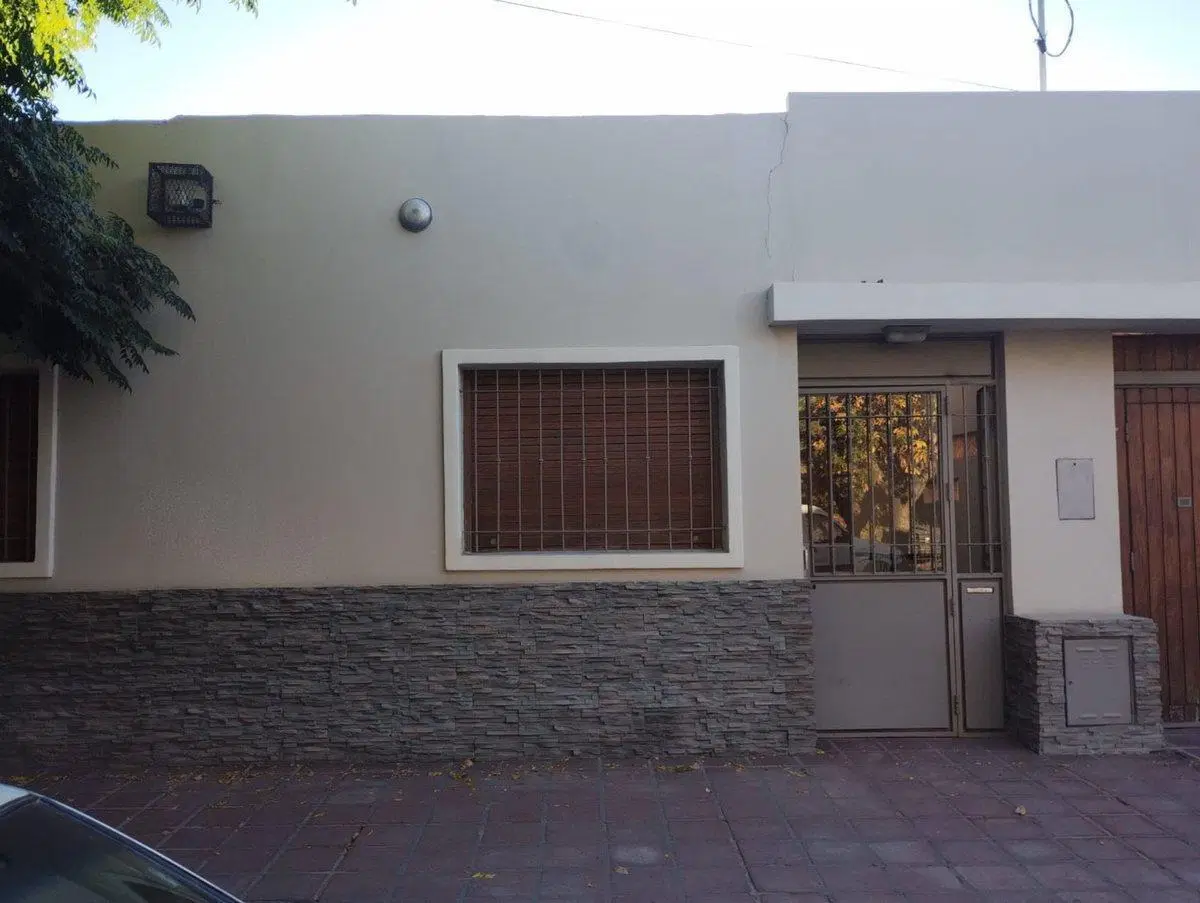 CASA EN VENTA General Roca 3