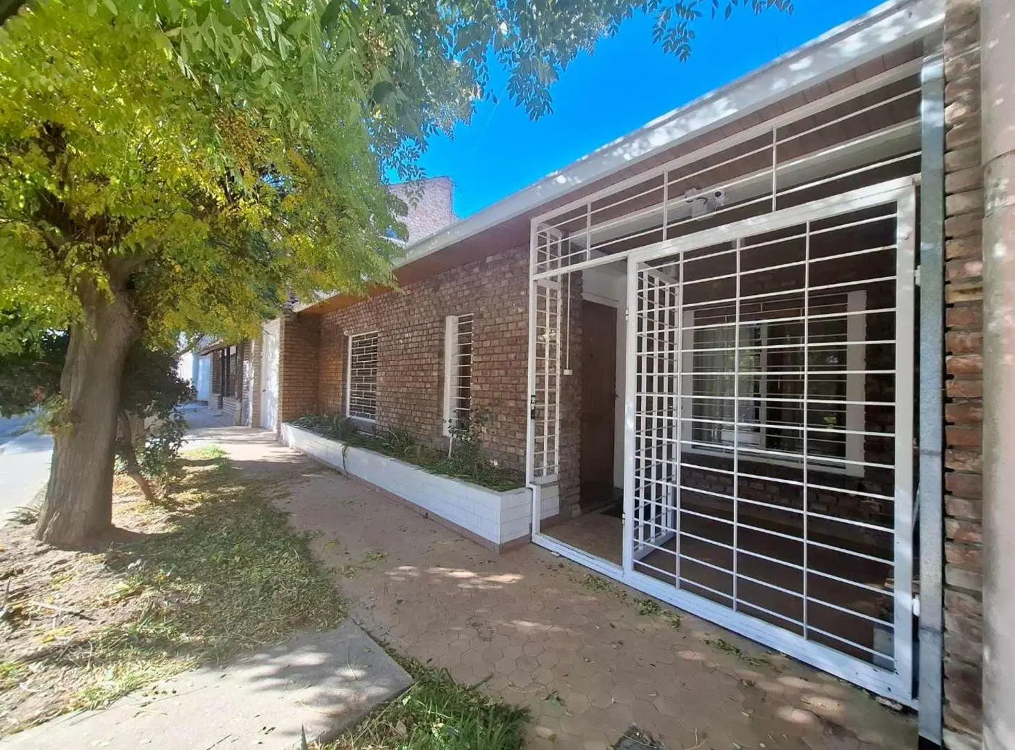 Venta de Casa 3 dorm. con Depto./Quincho 4