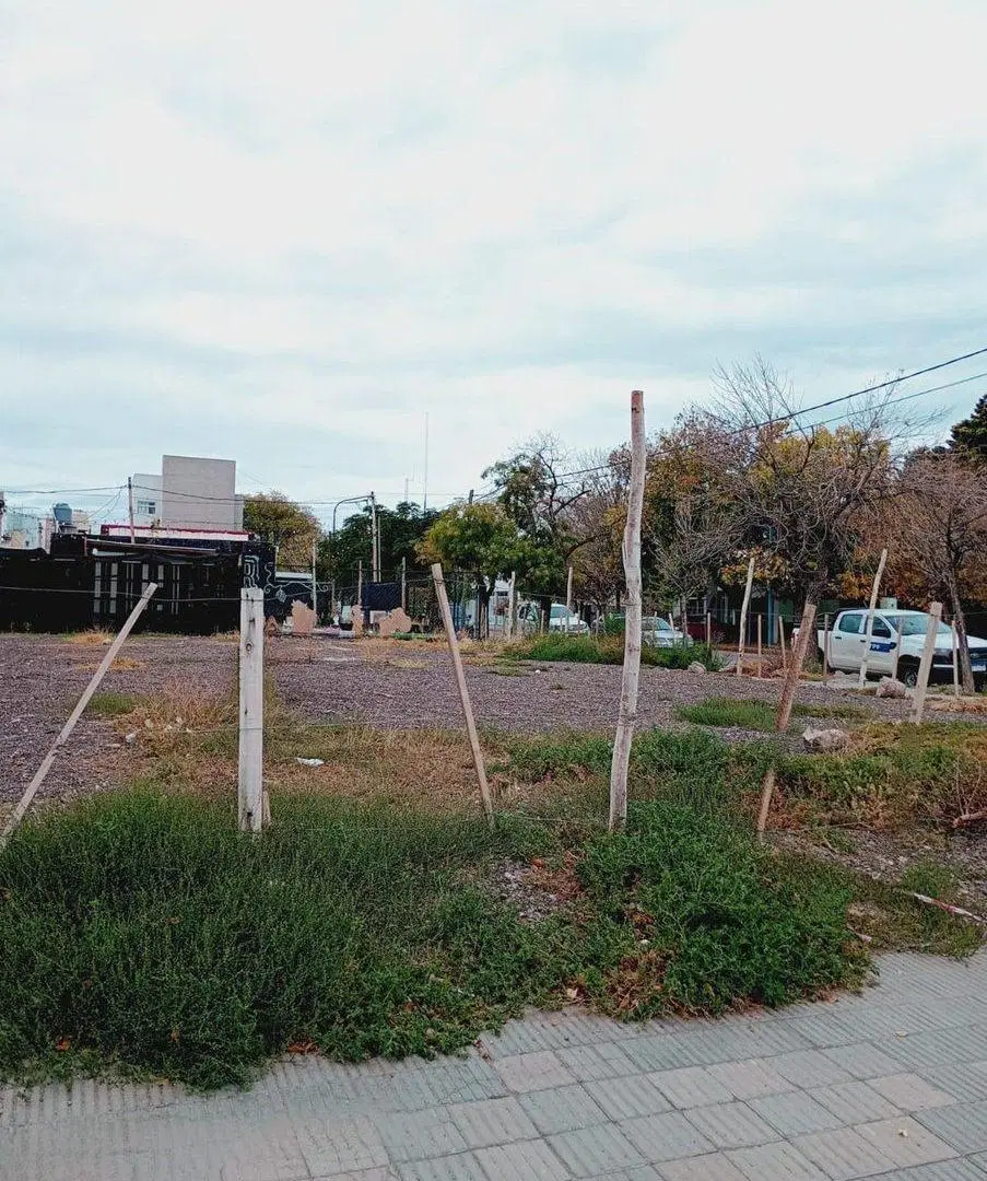 TERRENO EN VENTA!!esquina.centro de General Roca. 3