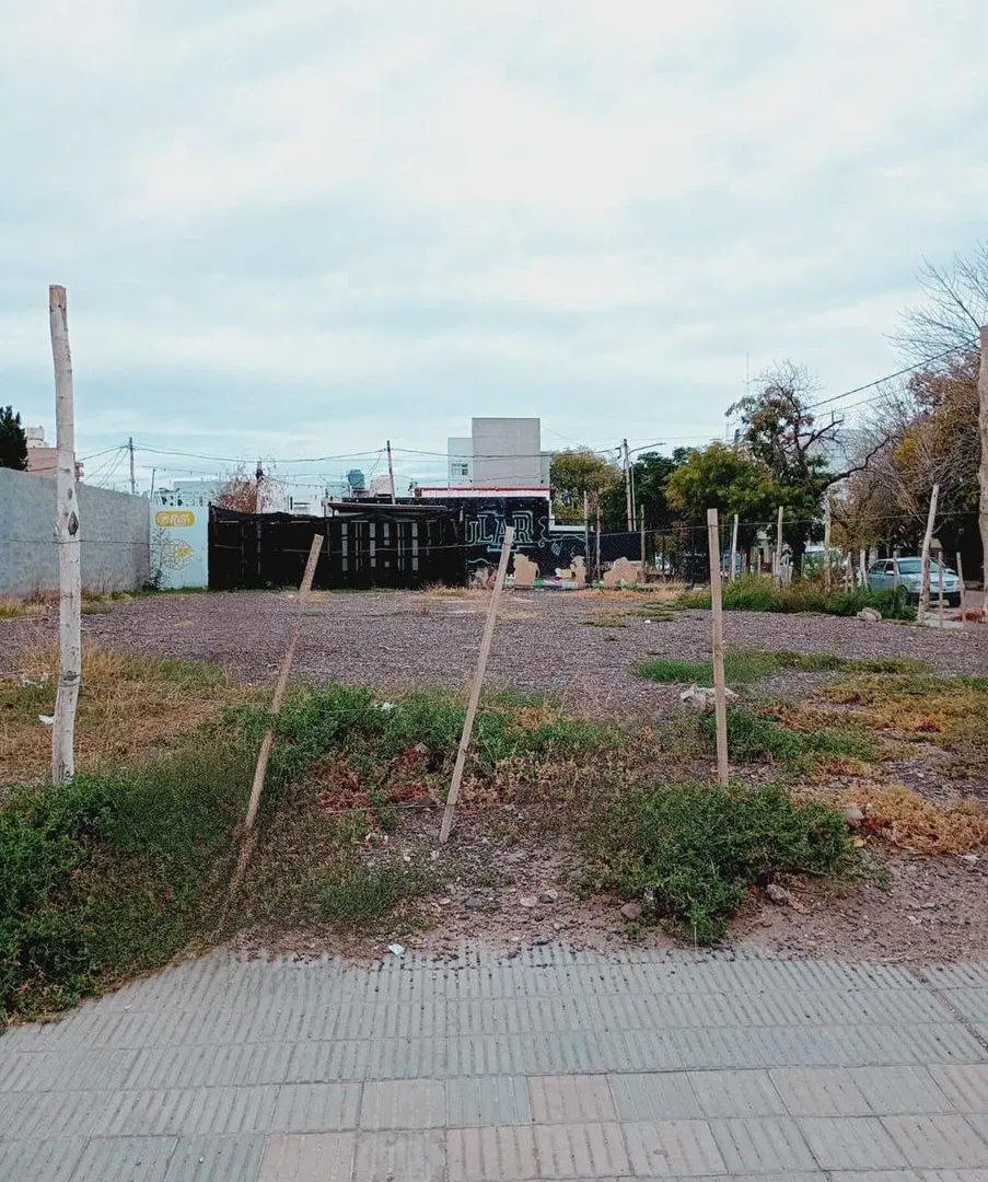 TERRENO EN VENTA!!esquina.centro de General Roca. 2