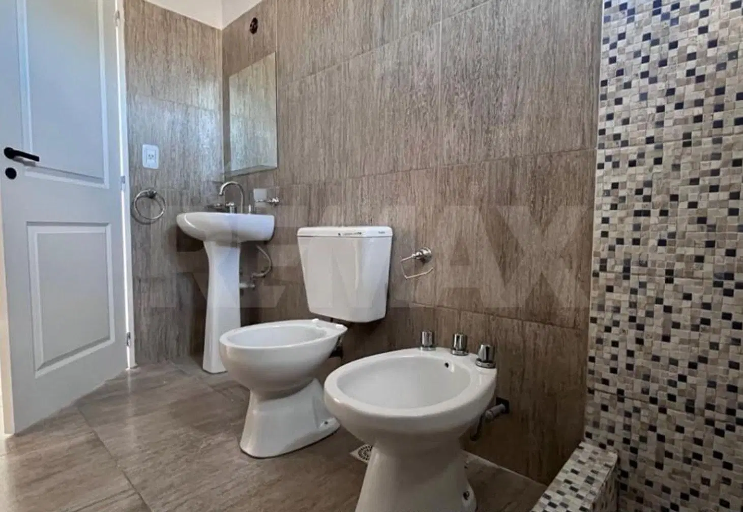 Remax virtus vende DEPARTAMENTO CON PATIO – 2 DORM 4