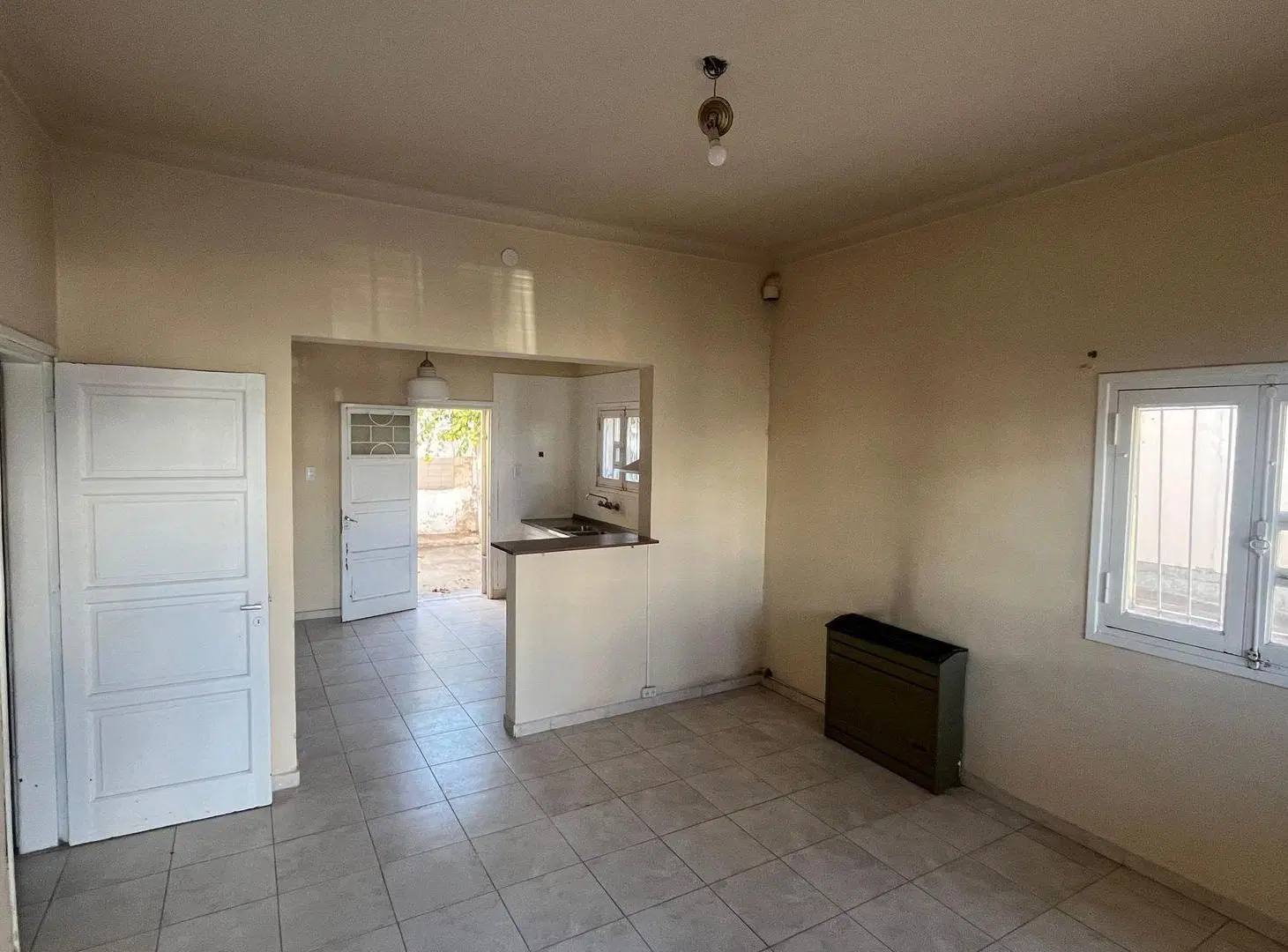 CASA EN VENTA  – Calle Villegas, pleno centro. 5