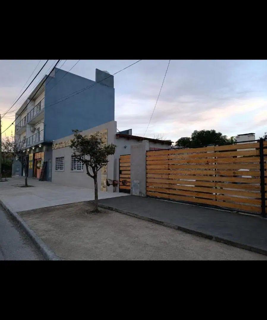 CASA CENTRICA 3 AMBIENTES, CON POTENCIAL COMERCIAL 5