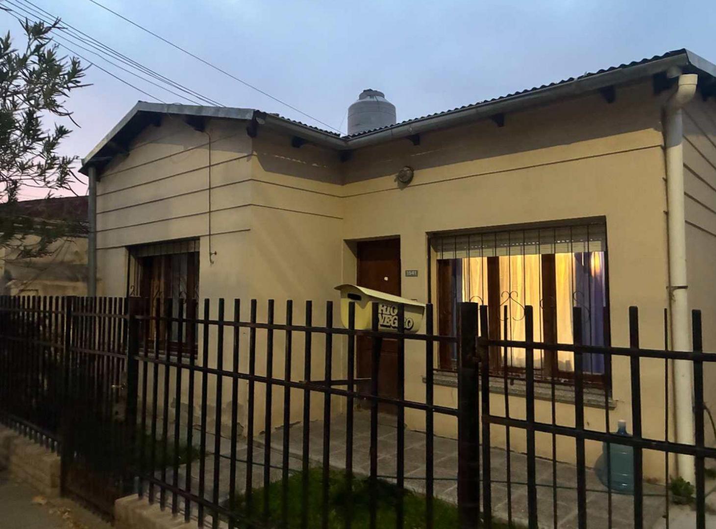 Foto de CASA Y DOS DEPTOS A REFACCIONAR I TRIPLE RENTA, imagen 1