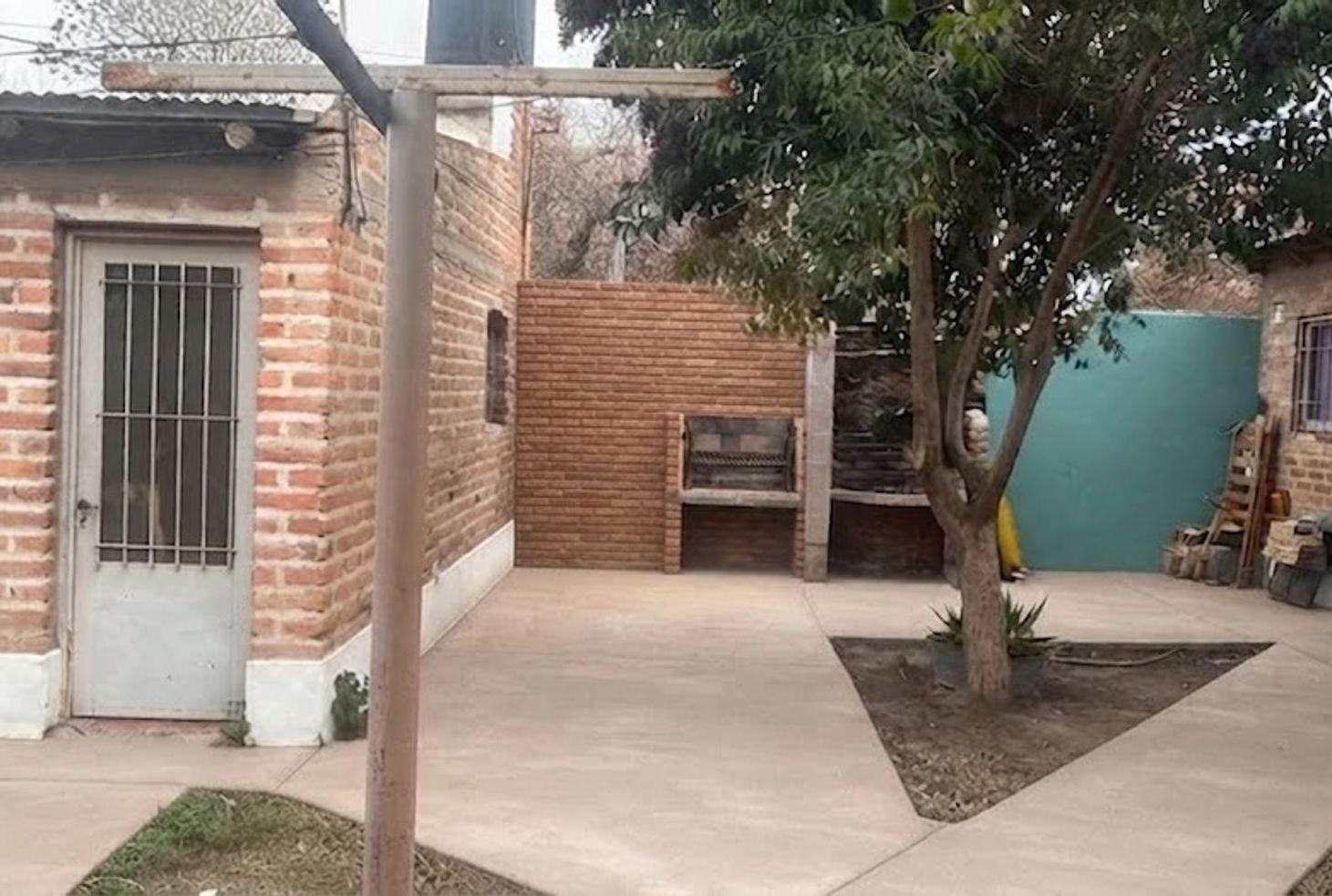 Foto de CASA Y 6 DEPARTAMENTOS EN VENTA. IDEAL INVERSIONES, imagen 4